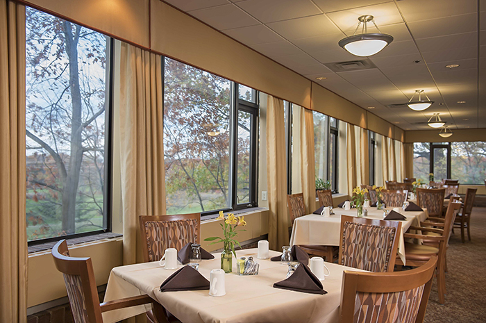Brightview Country Club Heights Dining Room - Massachusetts Senior Living